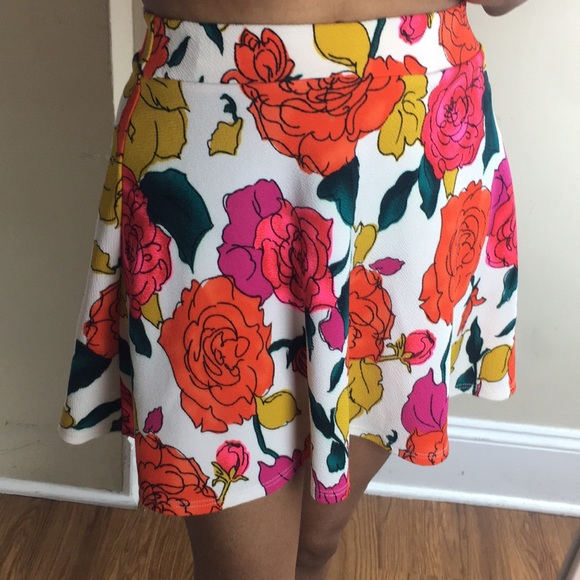 Bold Red/Hot Pink Flower Pattern Mini Skirt - Picture 5 of 5